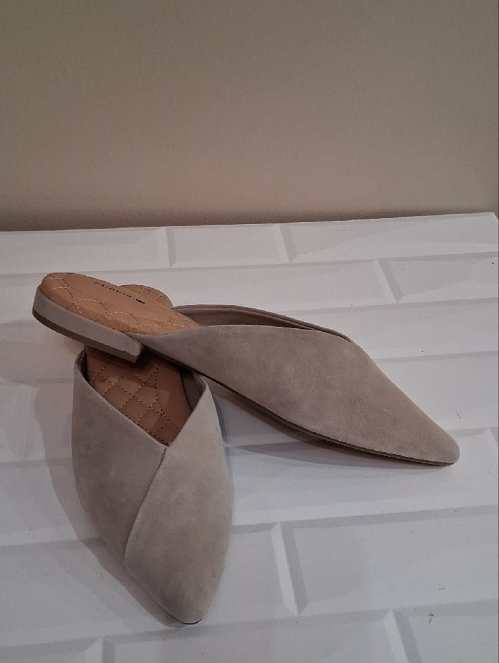 Birdies Starling Taupe Suede Pointed-Toe Slip-On Flats Size 9 - Picture 5 of 9